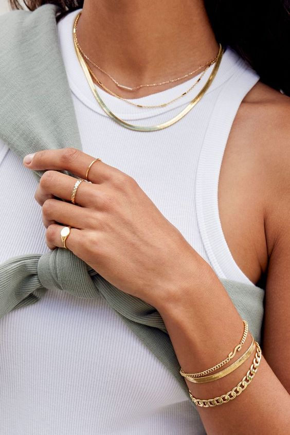 Timeless Elegance: Jewelry Pieces That Will Never Go Out of Style