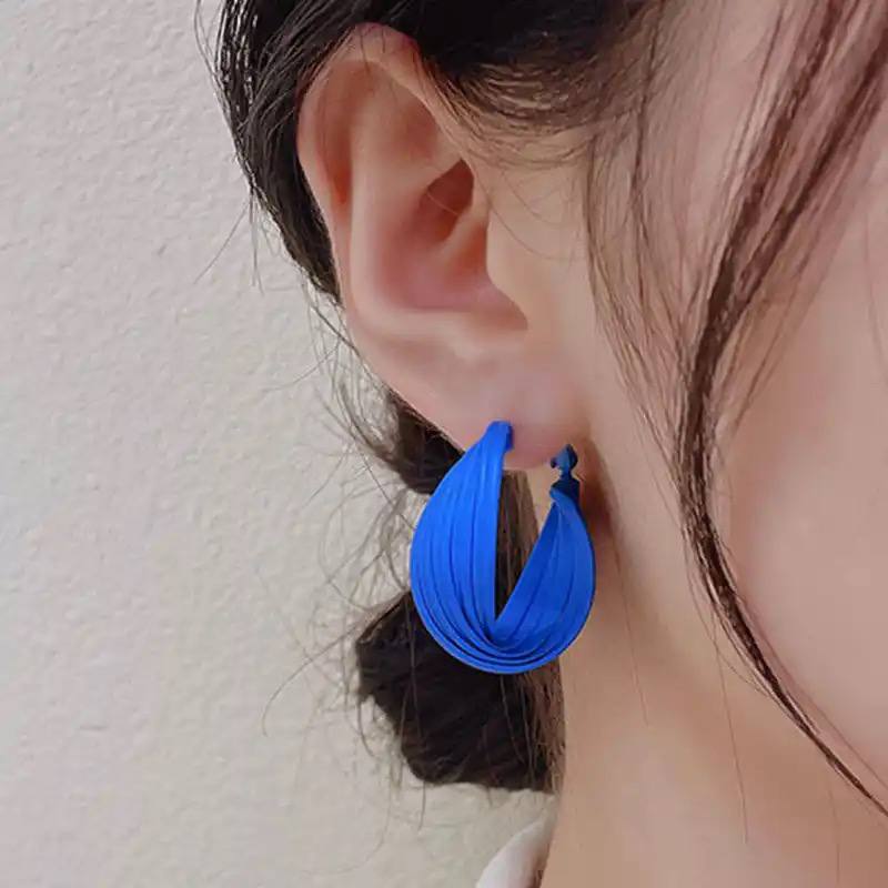 Fluffy Overlapping Lines Earring